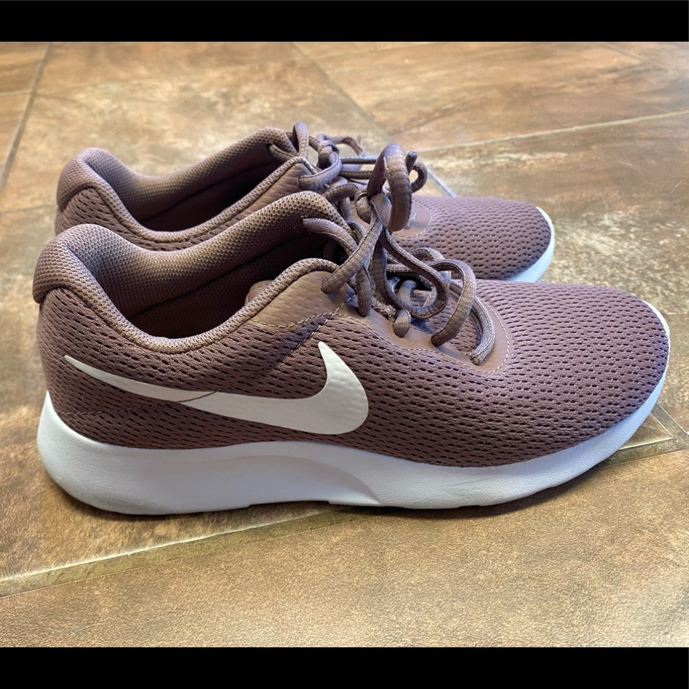 Women’s Nike size 8